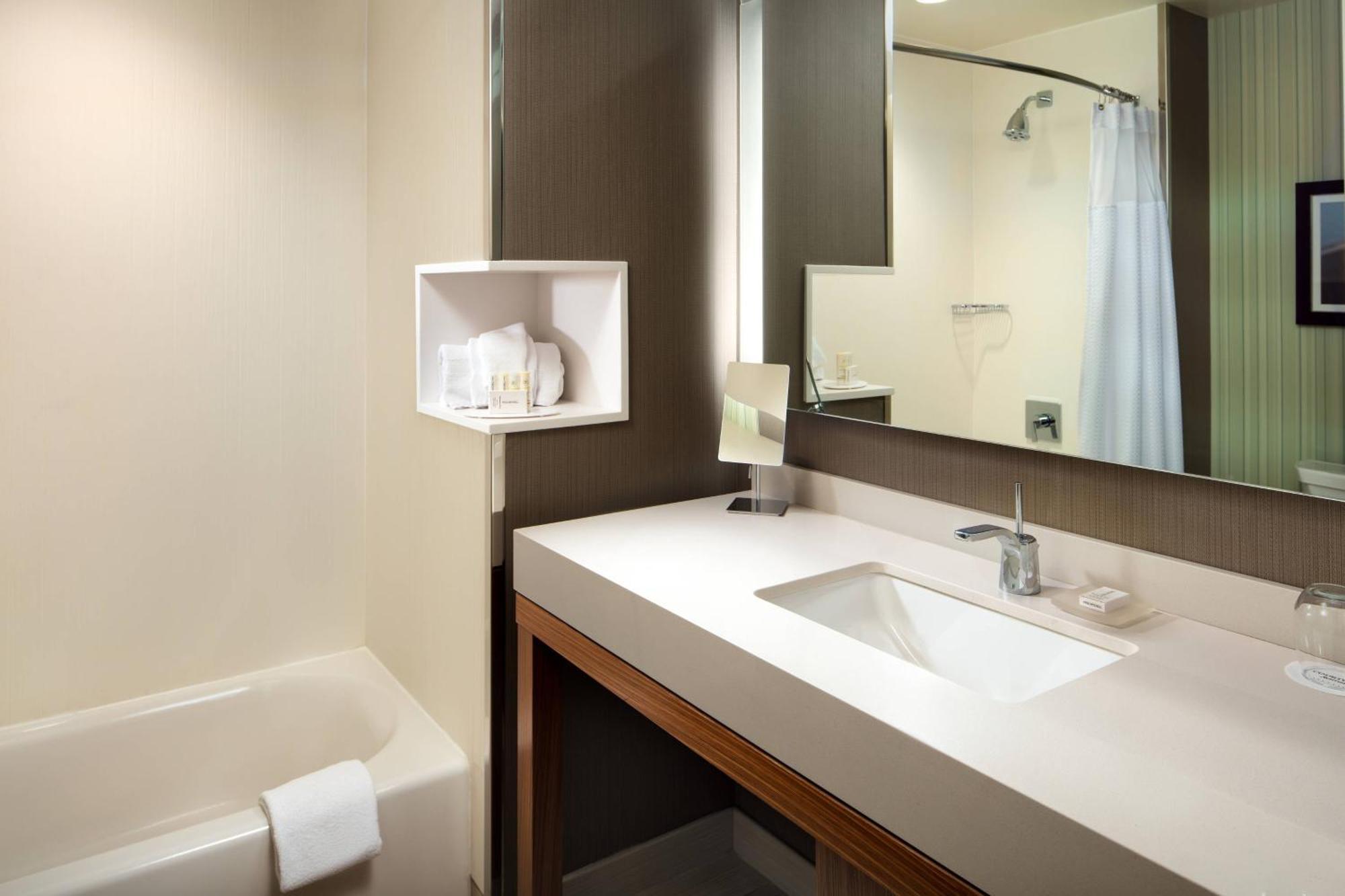 Courtyard By Marriott Erie Bayfront Exterior foto